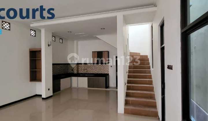 Disewakan Rumah 2 Lantai Bagus Bersih Terawat Tengah Kota di Banjarsari, Solo 2