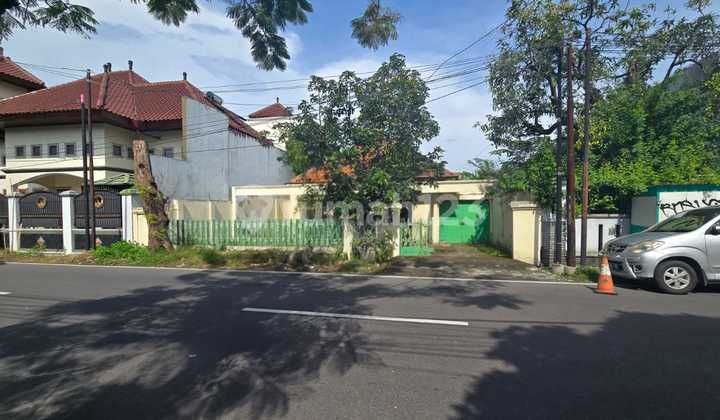 Dijual Rumah Lama Strategis Hitung Tanah di Manahan Banjarsari Solo