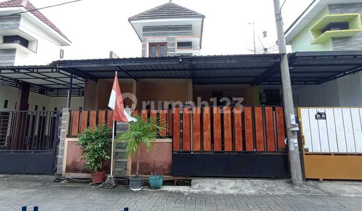 Rumah bagus full furnished siap pakai di Colomadu dekat Manahan Rumah bagus full furnished siap pakai di Colomadu dekat Manahan