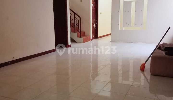 Rumah Bagus Siap Pakai 2 Lantai di Gentan Dekat Colomadu Solo 2