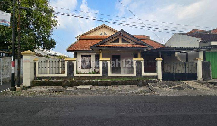 Rumah Hitung Tanah Tengah Kota Di Widuran Jebres Dekat Banjarsari Solo 1