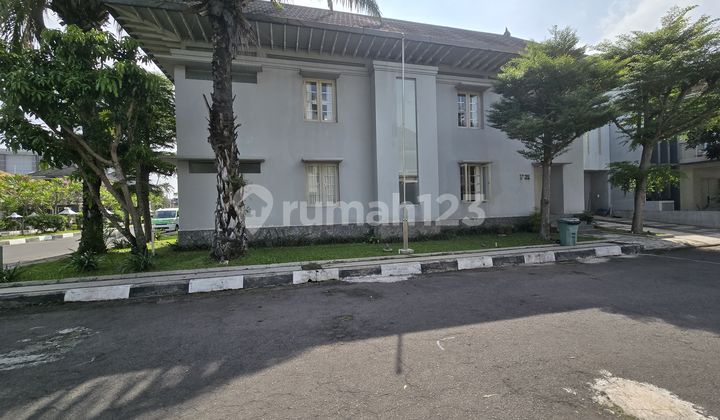 Rumah Mewah Exclusive dengan Kolam Renang di Perumahan Elite Lor In Residence Colomadu Solo