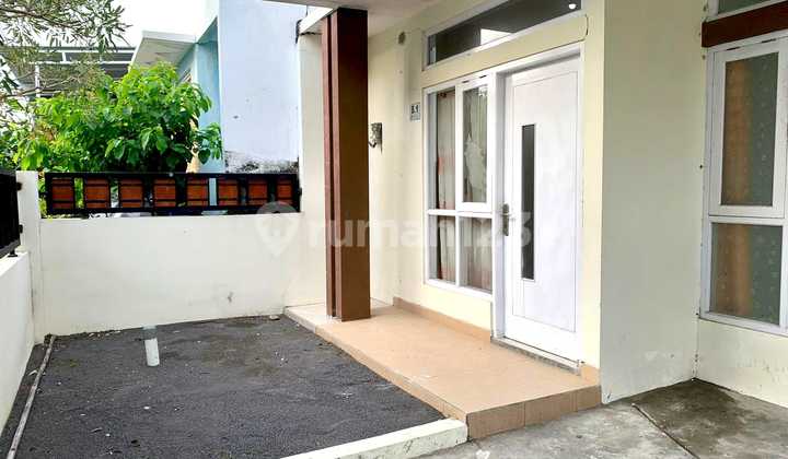 For Rent: Ready-to-Occupy House in Kadilangu Baki - Comfortable Location & Car-Accessible Intersection Road!