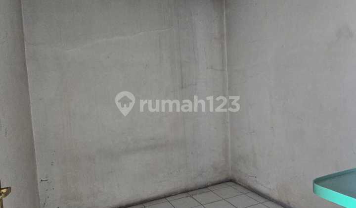 For Sale, Strategic Shop House in the Business and Shopping Area of Jalan Yos Sudarso Solo 2