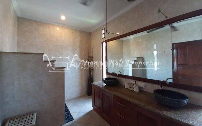 Rumah Kontrakan 2 Lantai Bagus Furnished SHM di Umalas, Badung It 018 2