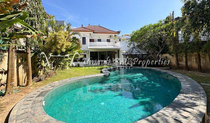 For Rent 2 Storey House in Good Condition, Furnished, in Kerobokan, Badung Bali