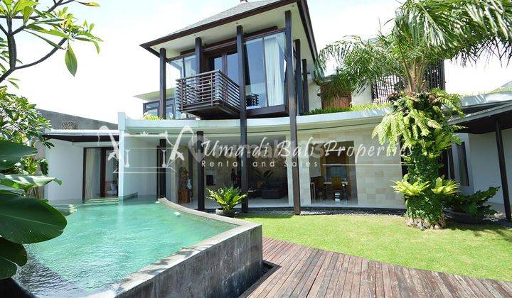 Disewakan Rumah 2 Lantai Kondisi Bagus, Furnished di Kerobokan, Badung 1