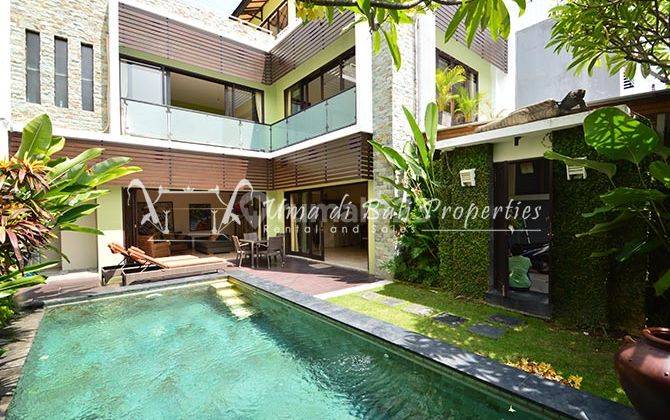 Dikontrakan 2 Lantai Kondisi Bagus, Furnished di Petitenget, Badung 1