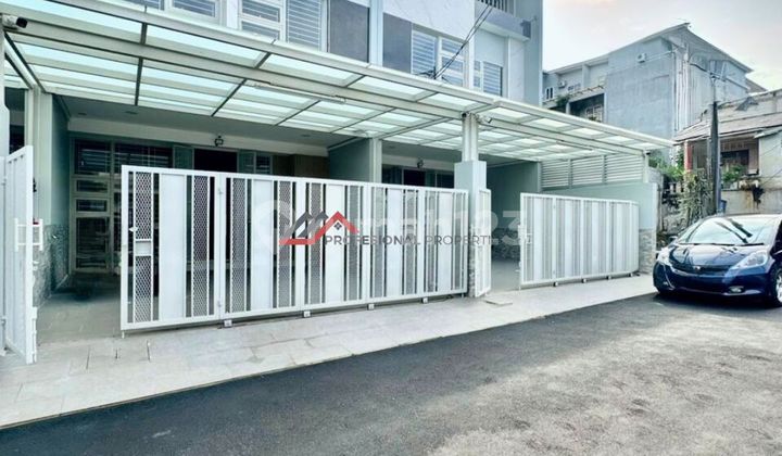 Rumah Baru Dalam Komplek Lingkungan Tenang di Kebayoran Baru Jakarta Selatan