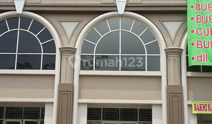 For sale, the cheapest renovated shop house at Colosseum in Green Lake City.