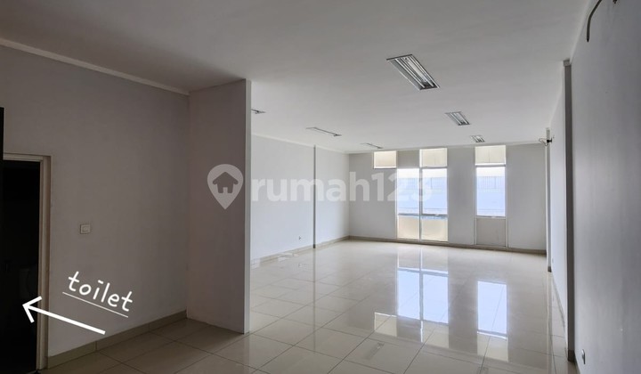 DISEWAKAN RUKO LEBAR 6, GRAHA BULEVAR TIMUR, KELAPA GADING, ADA PARTISI SANGAT COCOK UNTUK KANTOR, BAGUS DAN RAPI, SIAP PAKAI.