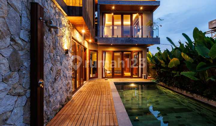 Freehold spectaculer 4 bedroom ocean view villa in cemagi Bali