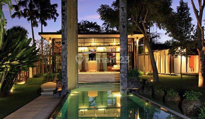 Freehold - Luxury 5 Bedroom Villa in Pantai Nelayan, Canggu 1