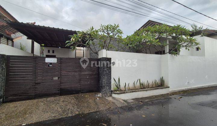 Cozy Home in Batubulan, Bali: Comfortable Long-Term Rental in a Peaceful Area 1