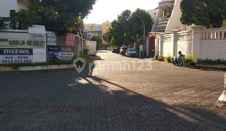 Minimalist Corner House Villa Gading Indah Kelapa Gading. 2