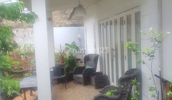 Rumah lama terawat  di Jl. Cidodol Raya pinggir jalan 2