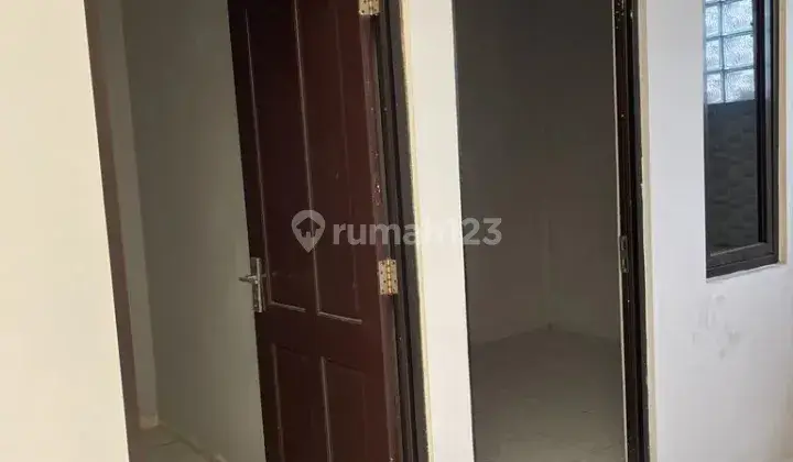 Rumah siap huni Perum Klipang Pesona Asri Residance, siap huni. Rumah di Perum Klipang Pesona Asri Residence . Sendang mulyo, Tembalang . 
Semarang Selatan. SHM Baru Unfurnished 2