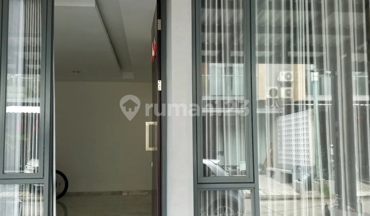 Rumah Bagus2,5 Lt, Semi Furnish,Good View, Jual Segera.