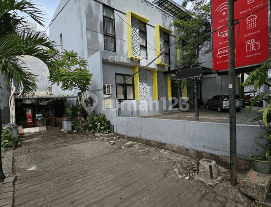 Ruko di Jalan Pakubuwono Kebayoran Baru Jakarta Selatan