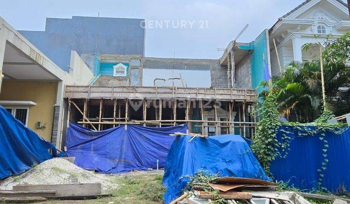 tampak depan rumah di perumahan kota wisata