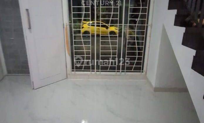RUMAH 2 LANTAI DI PERUMAHAN RAFFLES HILLS CIBUBUR 1