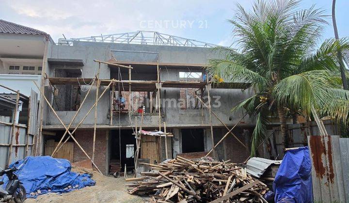 tampak depan rumah di perumahan kota wisata