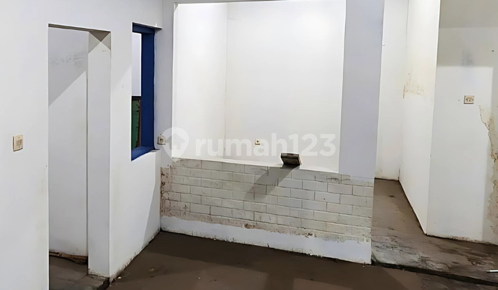 Rumah Bangunan Lama sudah Renov Di Sayap Kebonjati