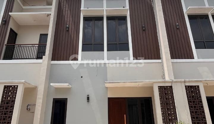 Ready-to-Occupy House. 2 Floors Near Kodam And Central Java Governor's Office. 1
