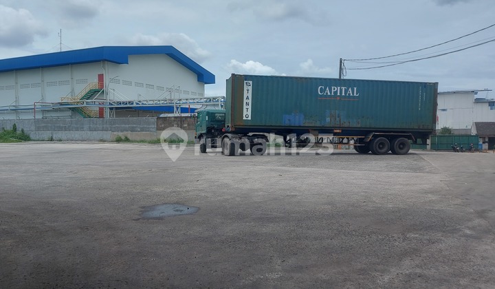 Ready-to-Use Warehouse Very Cheap 40 Feet Container Rental Price Available.