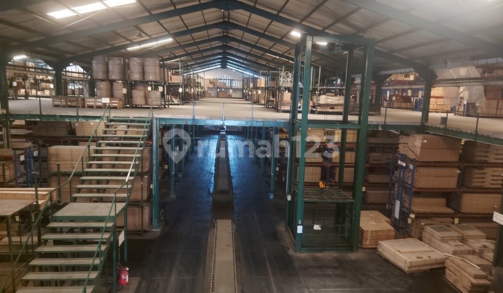 Warehouse Ready to Use Cheap Price Can Accommodate 40 Feet Industrial Container. Warehouse Ready to Use Cheap Price Can Accommodate 40 Feet Industrial Container.