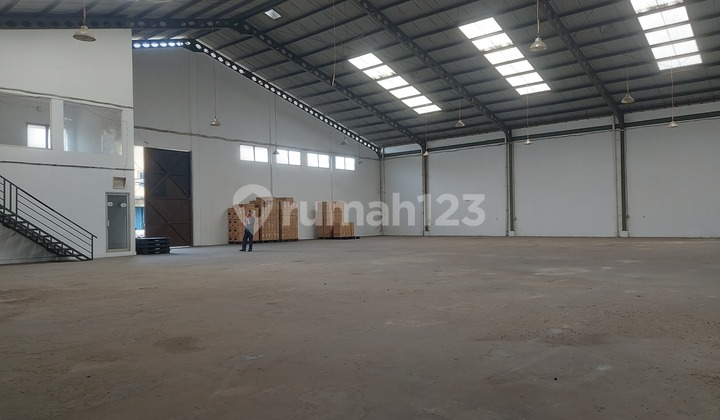Gudang di Jual Murah Siap Pakai bisa untuk Produksi dan Lokasi Strategis 10 Menit ke Tol