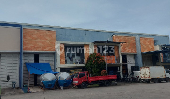 Ready-to-Use Warehouse in the Strategic Location of Berlian 88 Karawaci Tangerang – Only 1 Unit Available. Ready-to-Use Warehouse in the Strategic Location of Berlian 88 Karawaci Tangerang – Only 1 Unit Available.
