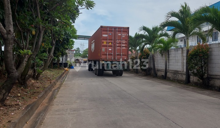 Warehouse in Elite Location Next to Gading Serpong Business Center.