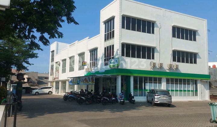 Ruko 2 Dan 3 Lantai Di Sewakan Di Lokasi Strategis Pingir Jln Raya Yang Di Lalui Angkutan Umum.