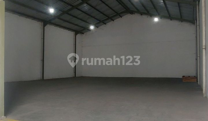 Ready-to-Use Industrial Warehouse, Very Low Price, Strategic Location Near the Toll Road.