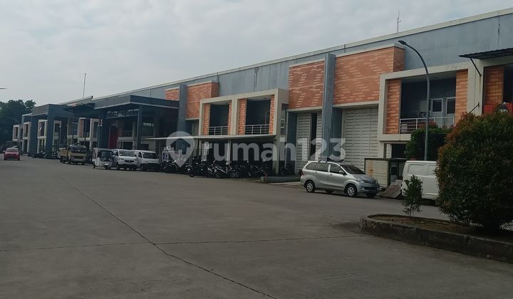 Ready-to-Use Warehouse Strategically Located 10 Minutes to Business Centers Gading Serpong, BSD, and Lippo Karawaci Tangerang