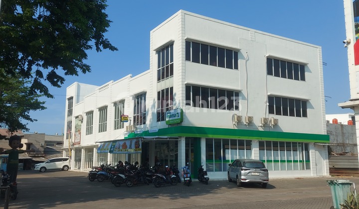 Strategic Shop House by the Main Road in Cibodas Housing Estate, Ready to Use 1