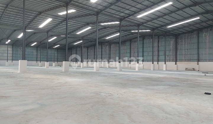 Large Warehouse for Rent, Ready to Use, Strategic Location.