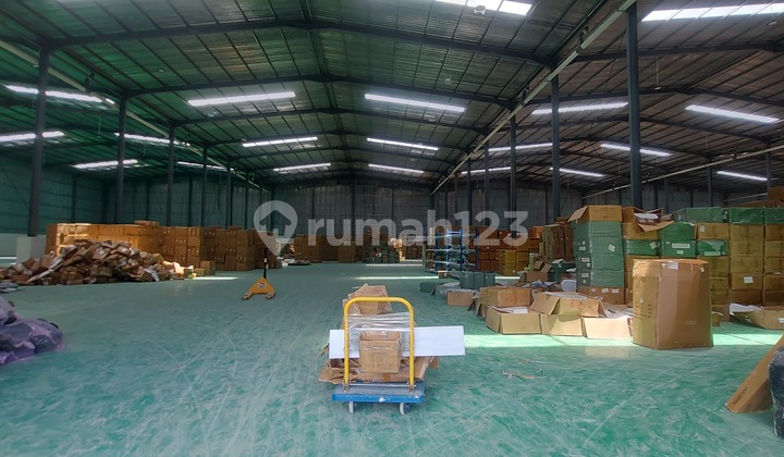 Gudang Siap Pakai Akses Mudah Kontainer 40 Feet Masuk.