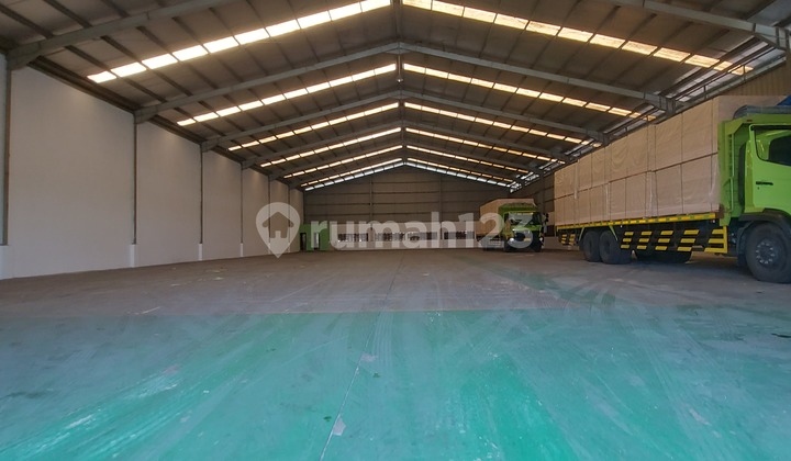 Ready-to-Use Warehouse for Rent, 40 Feet Container Accessible.