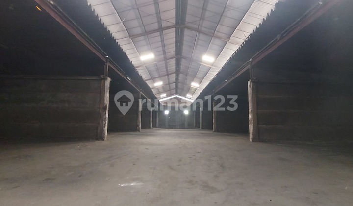 Warehouse for Rent Ready to Use Cheap Price Strategic Location 40 Feet Container Accessible. Warehouse for Rent Ready to Use Cheap Price Strategic Location 40 Feet Container Accessible.