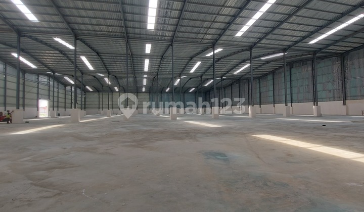 Large Warehouse for Rent, Ready to Use, Strategic Location.