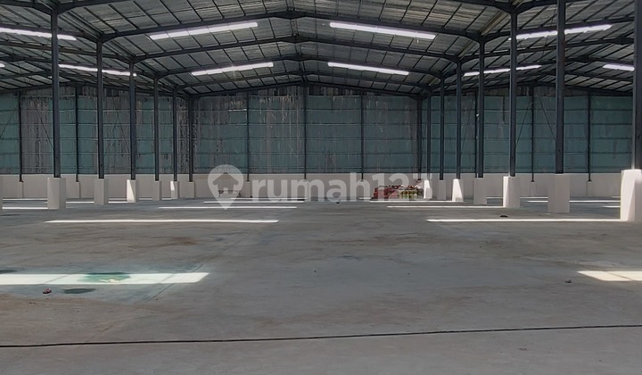 Warehouse Ready to Use for Online Shop Business, Strategic Location.