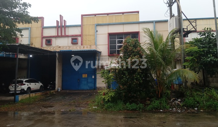 Ready-to-Use Warehouse at Very Cheap Price, Quick Sale, Industrial Permit.