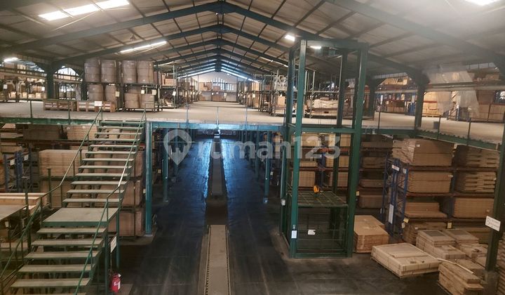 Warehouse Ready to Use Cheap Price Can Accommodate 40 Feet Industrial Container. Warehouse Ready to Use Cheap Price Can Accommodate 40 Feet Industrial Container.