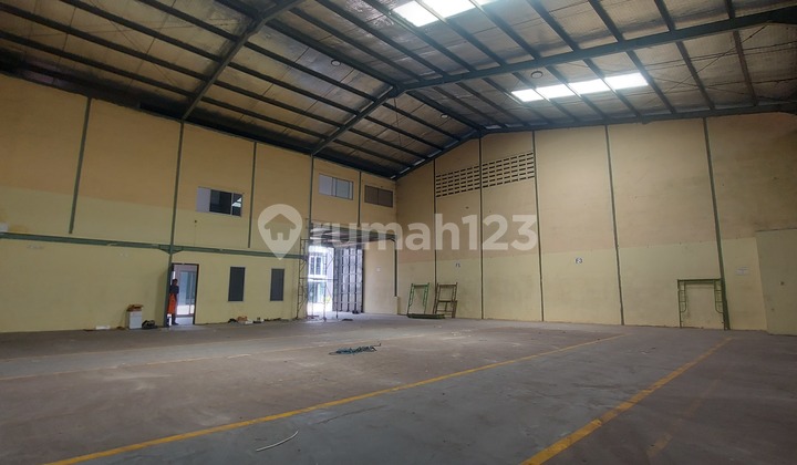 Warehouse suitable for production, strategic location in Tangerang City, 40-foot container.