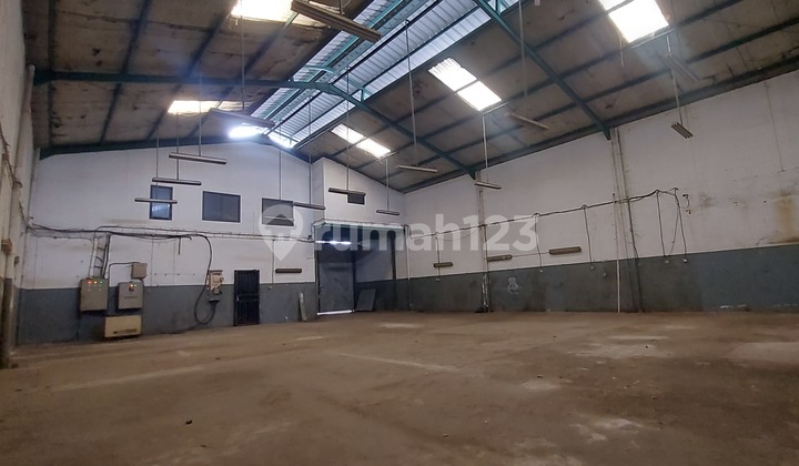 Warehouse for Rent Ready to Use Can Production Easy Access Safe and Comfortable Environment for Business.