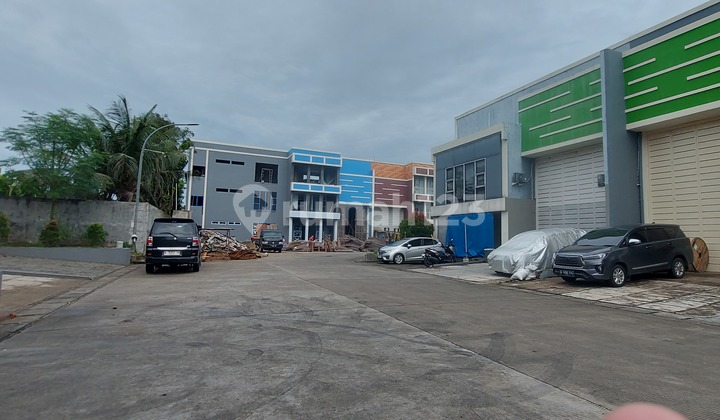 Warehouse For Rent Industrial Permit Premium Location, 40 Feet Container Accessible.