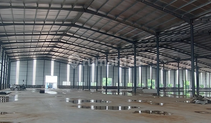 Warehouse Ready for Use, 40 Feet Industrial Container Can Enter.