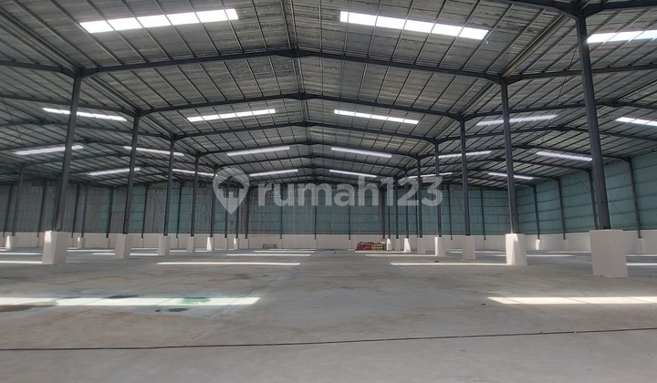 Warehouse with Loading Dock for Rent, Quick Unit, Rare and Hard to Find.